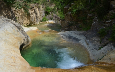 Una de las pozas en la cercanía de la casa