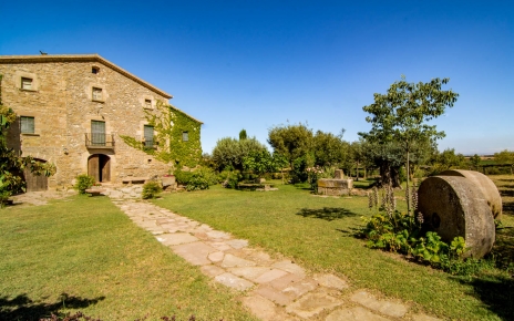 Jardines grandes y terrenos privados 