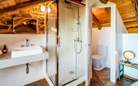 En suite facilities in master bedroom