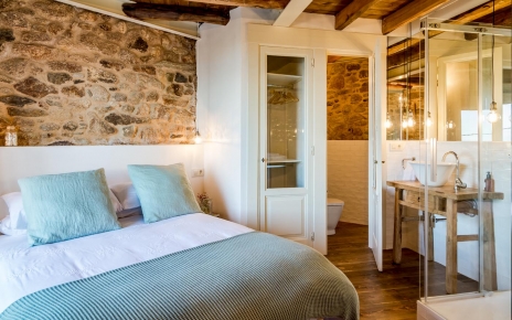 King size beds with excellent mattresses 