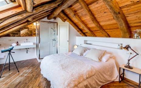 En suite facilities in attic room