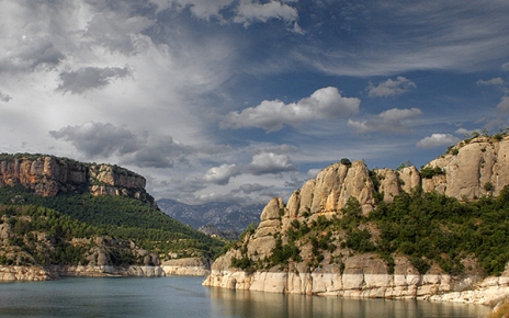 Early folds of the Pyrenees in Lleida