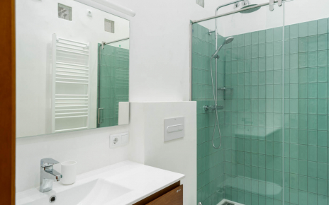 En suite walk-in shower