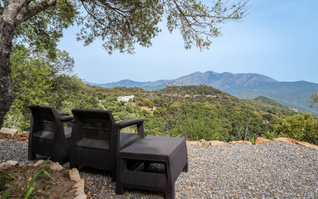 Upper terraces with uninterrupted views
