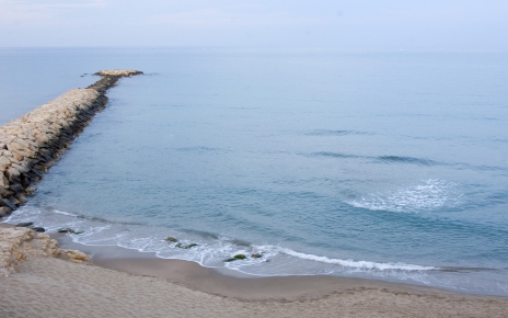 Fishing towns with beaches like San Marti del Pescador