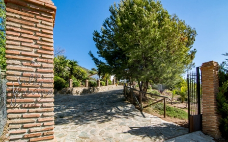 Gated access to your holiday villa in Andalucia