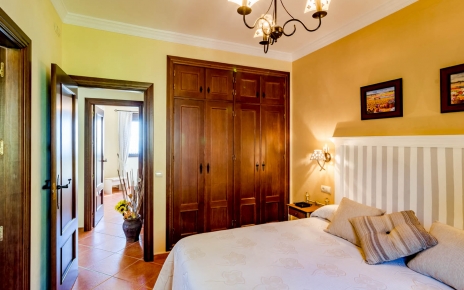 Master bedroom with en suite facilities