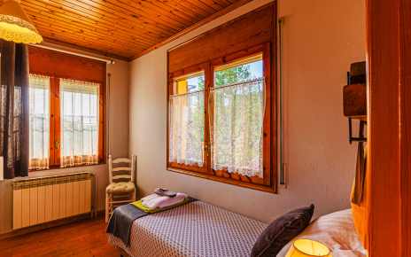 Bedroom 1: single bedded