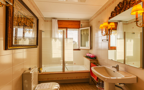 Full bathroom in main house