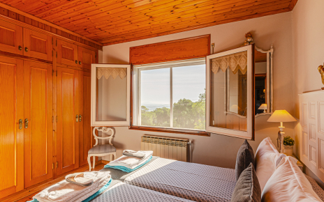 Bedroom 4 -t twin beds can be made as double