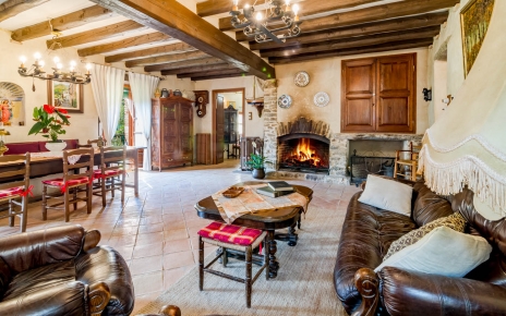 Traditional classy style