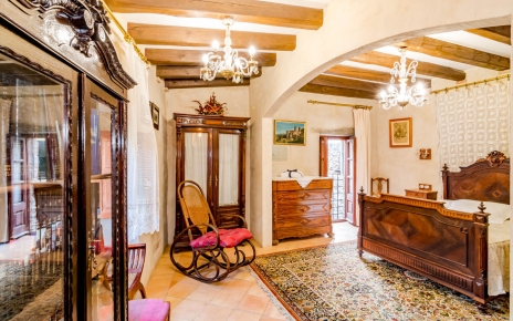 Master bedroom is lovely but not en suite facilities