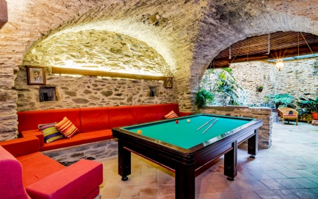 Chill out area with 3-cushion billiards