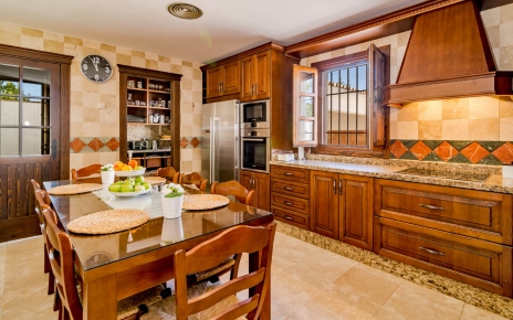 Kitchen with breakfast table