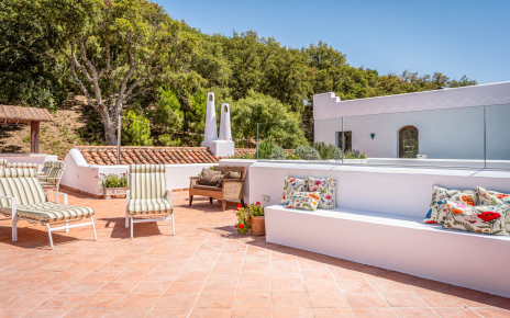 Area on the right is closed (used by owners)