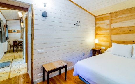 Habitación con cama doble de calidad