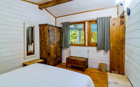 La ventana da al pequeño río