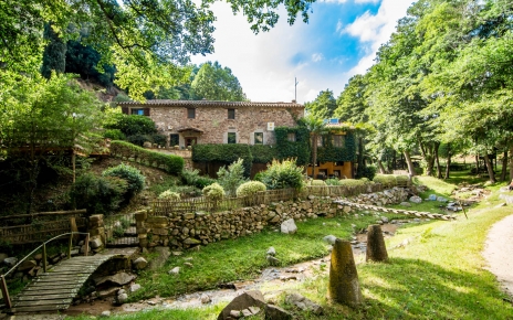 La granja principal está 2 minutos a pie