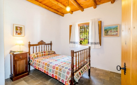 Habitación individual con una cama grande de 1.05 m de ancho