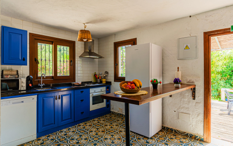 Open plan kitchen with breakfast table