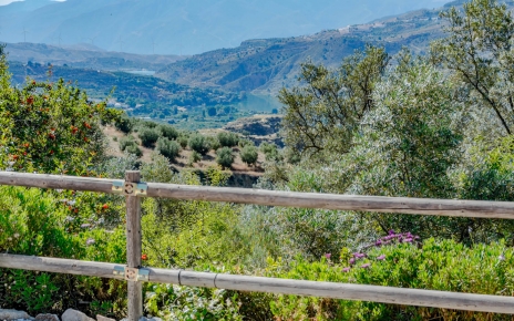 Este es el valle de Lecrín, al oeste de Sierra Nevada