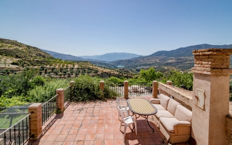 La sala de estar se abre a la terraza