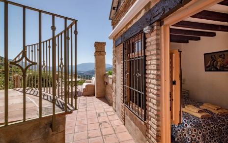 Esta habitación se abre a la terraza que conecta con la sala de estar principal