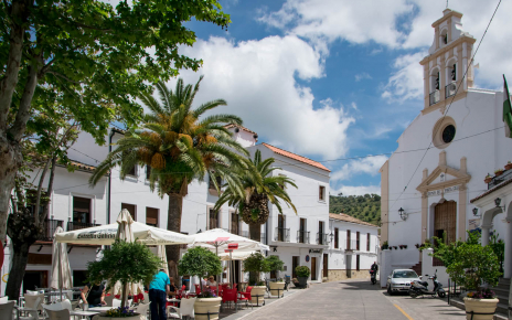 Terrazas en el cercano pueblo de El Gastor