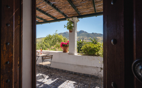 La terraza vista desde dentro de la casa