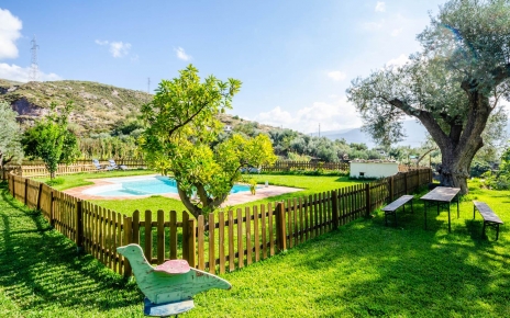 Jardines y piscina compartidos