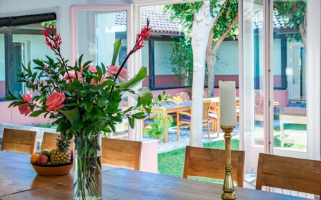 Comedor abierto al patio