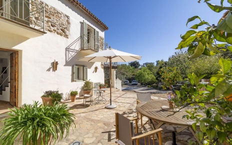 Terraza amueblada con orientación sur y barbacoa