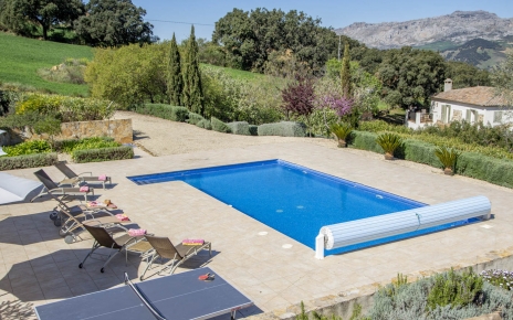 Piscina climatizable (mesa de ping pong puede no estar disponible)