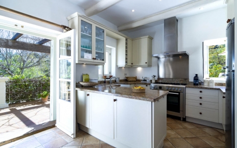 La cocina esta bien equipada