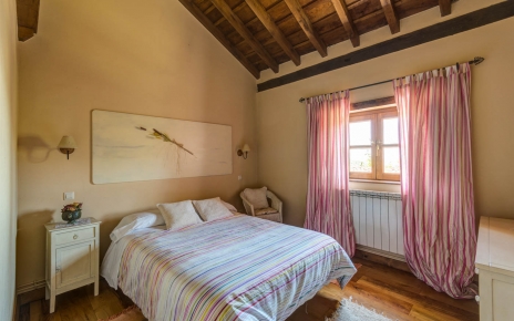 Habitación con cama doble