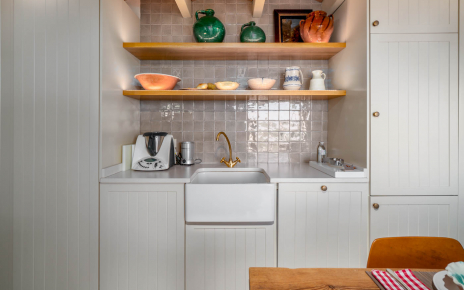 Stylish built-in kitchen cupboards