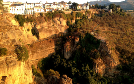 Ronda town is 5 minutes away