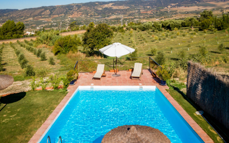 Private pool with lovely pool area