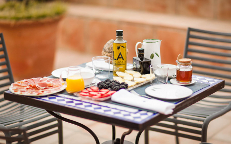 Breakfast service included