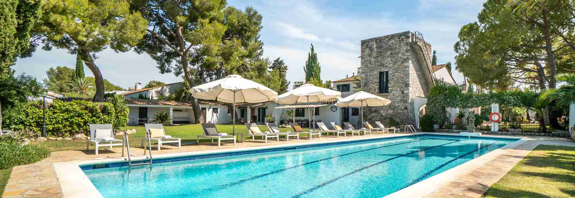 Villa para grupos a 5 mins de playas de Sitges con piscina privada de 22 metros