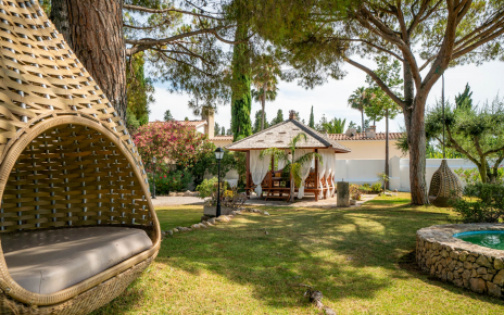 Jardines fantásticos con mobiliario