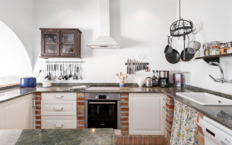 Well equipped kitchen