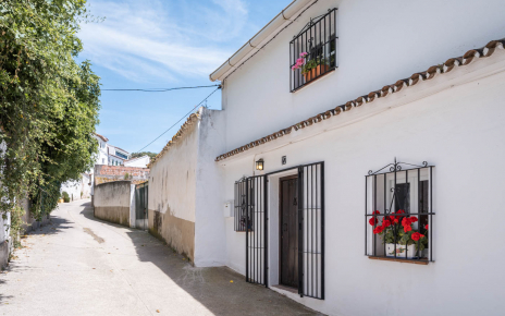 A couple of minutes walk away from facilities