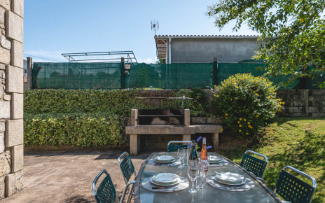 Barbecue and al fresco dining area