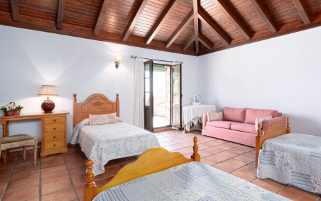 Habitación ático con 3 camas