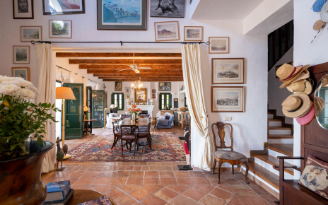 Spacious main living / dining space