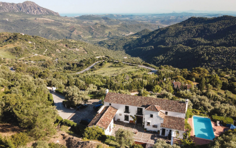 Villa setting with the Mediterranean sea as backdrop