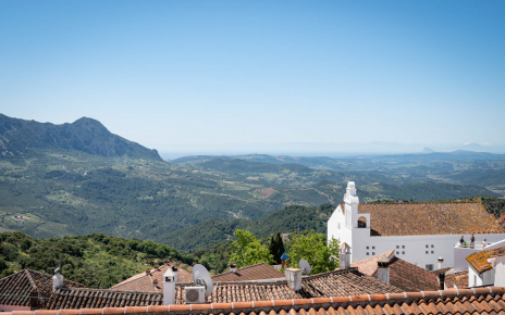 Vistas a África y Gibraltar en la distancia
