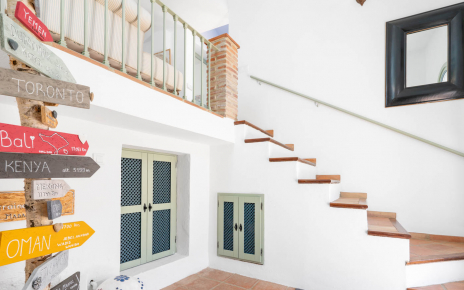 Entrada a casa principal desde calle delantera