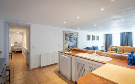 Estudio anexo con algo de equipamiento